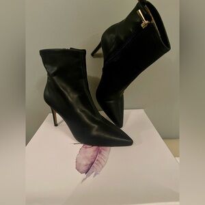 Jessica Simpson Womens' Semaja Pointed-Toe Booties Size 6.5 Worn Once with box